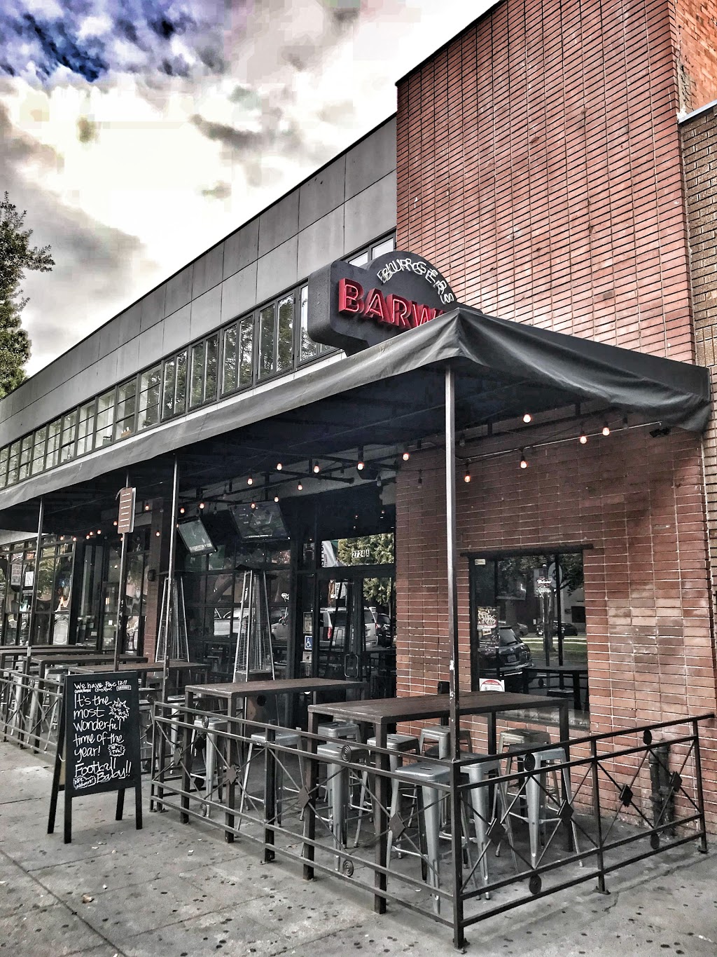 Barwest | restaurant | 2724 J St, Sacramento, CA 95816, USA | 9164764550 OR +1 916-476-4550