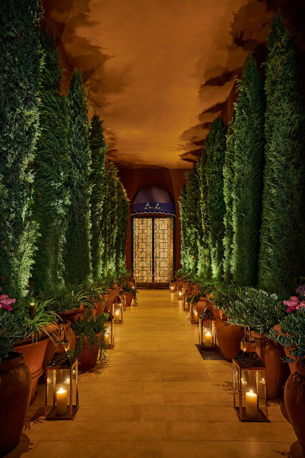 Bar Lis | night club | 1541 Wilcox Ave, Los Angeles, CA 90028, USA | 3234106210 OR +1 323-410-6210