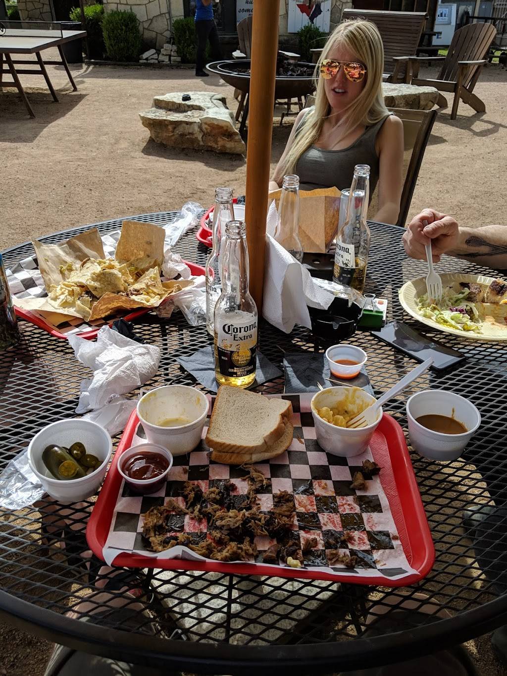 Willies Joint BAR and BBQ | restaurant | 824 Main St, Buda, TX 78610, USA | 5122950483 OR +1 512-295-0483