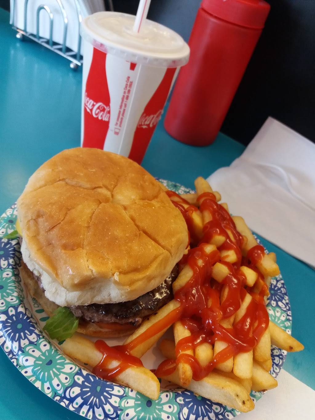 Cove Beach Grill | restaurant | 820 Cove Rd, Stamford, CT 06902, USA | 2035179090 OR +1 203-517-9090