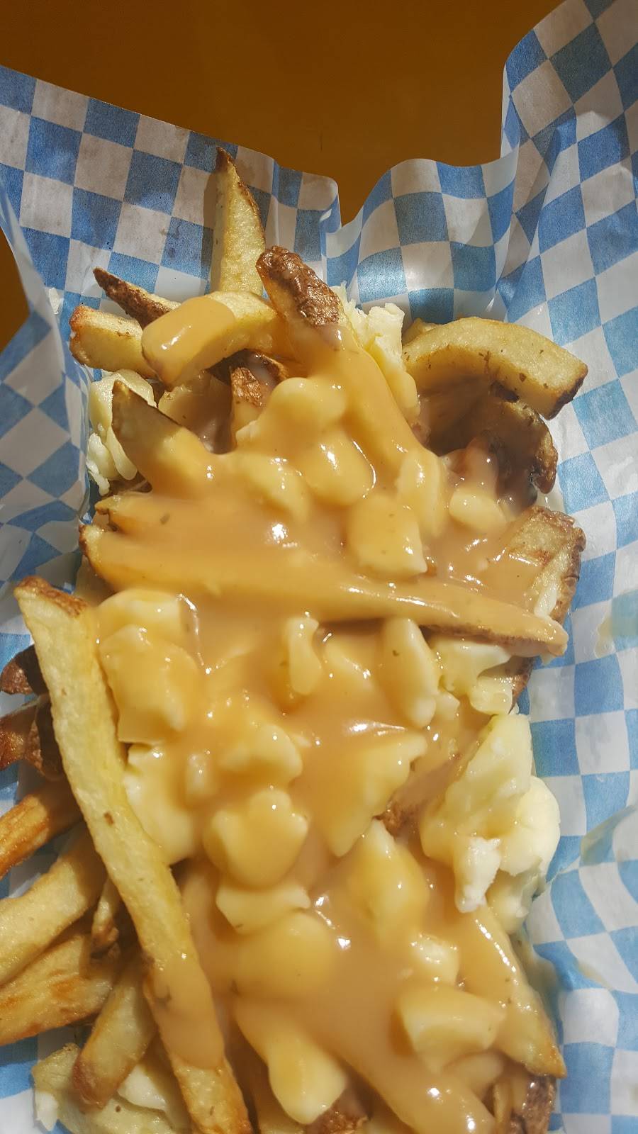 Le Chateau Chicken | restaurant | 300 City Centre Dr, Mississauga, ON L5B 3C1, Canada | 4168242113 OR +1 416-824-2113