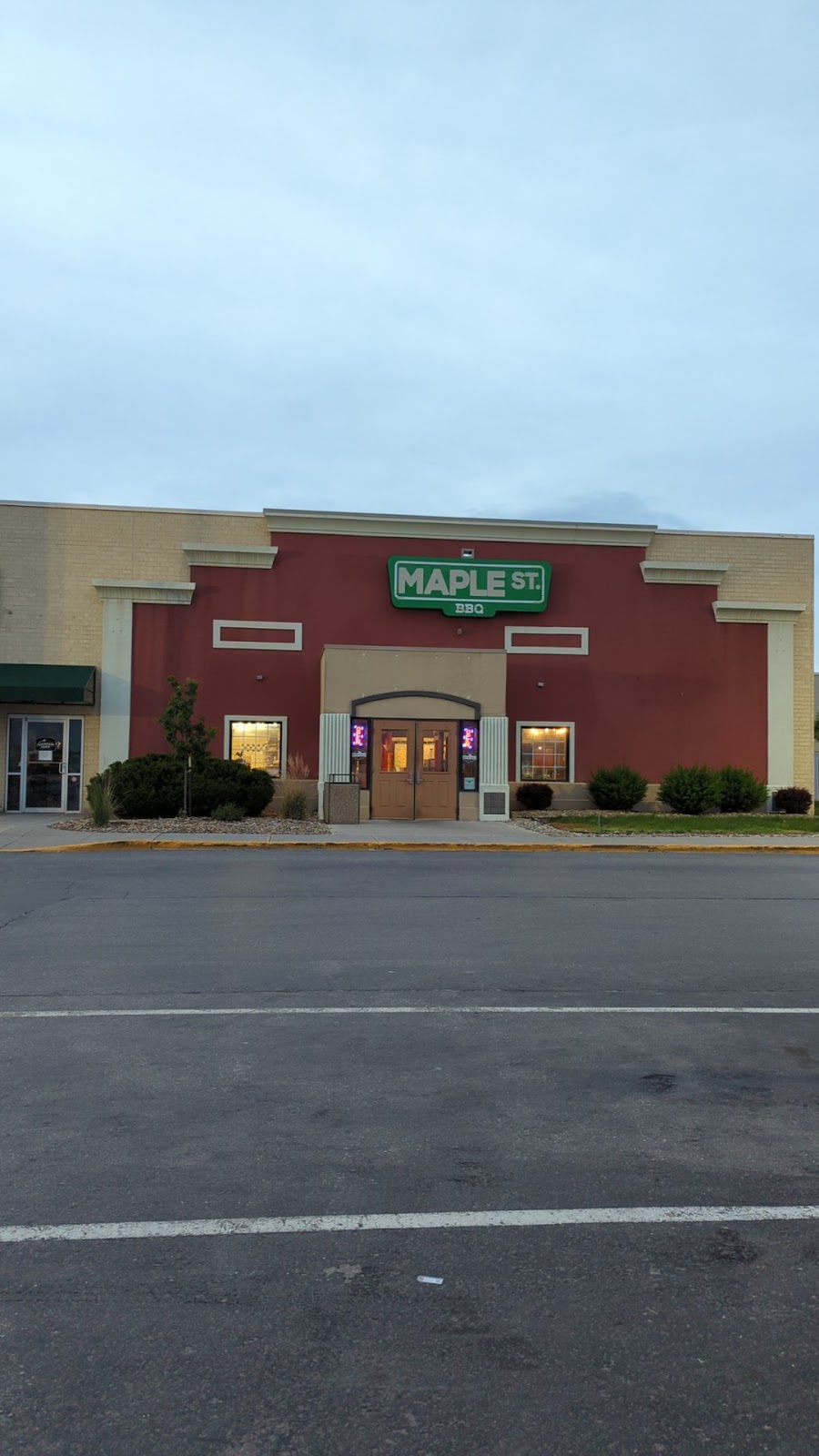 Maple Street BBQ | restaurant | 2200 N Maple Ave Suite 330, Rapid City, SD 57701, USA | 6057915400 OR +1 605-791-5400