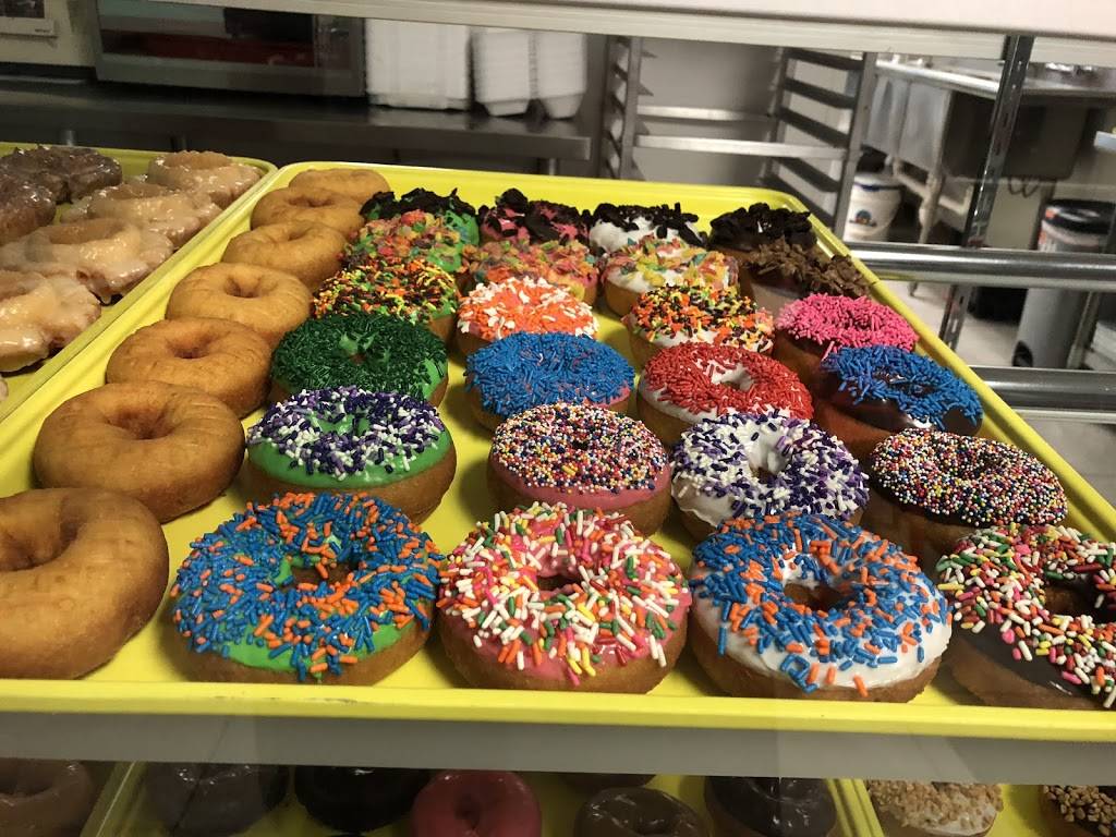 Mustang Donuts | restaurant | 1337 East hwy 152 #117, Mustang, OK 73064, USA | 4052610922 OR +1 405-261-0922