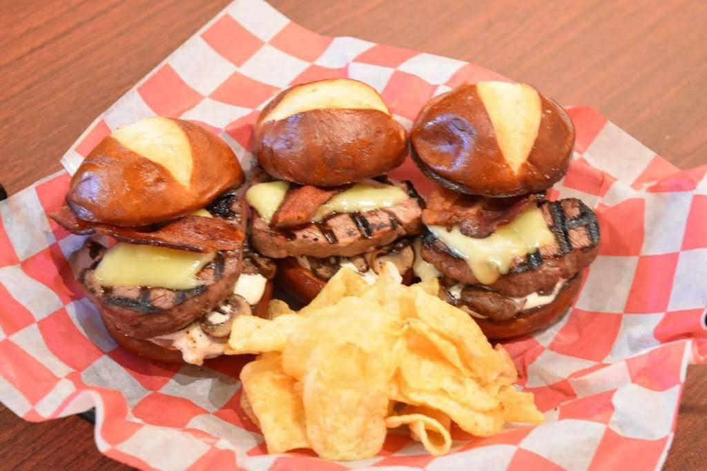 Marquette Kitchen & Tap | restaurant | 18 W St Charles Rd, Lombard, IL 60148, USA | 6306139056 OR +1 630-613-9056