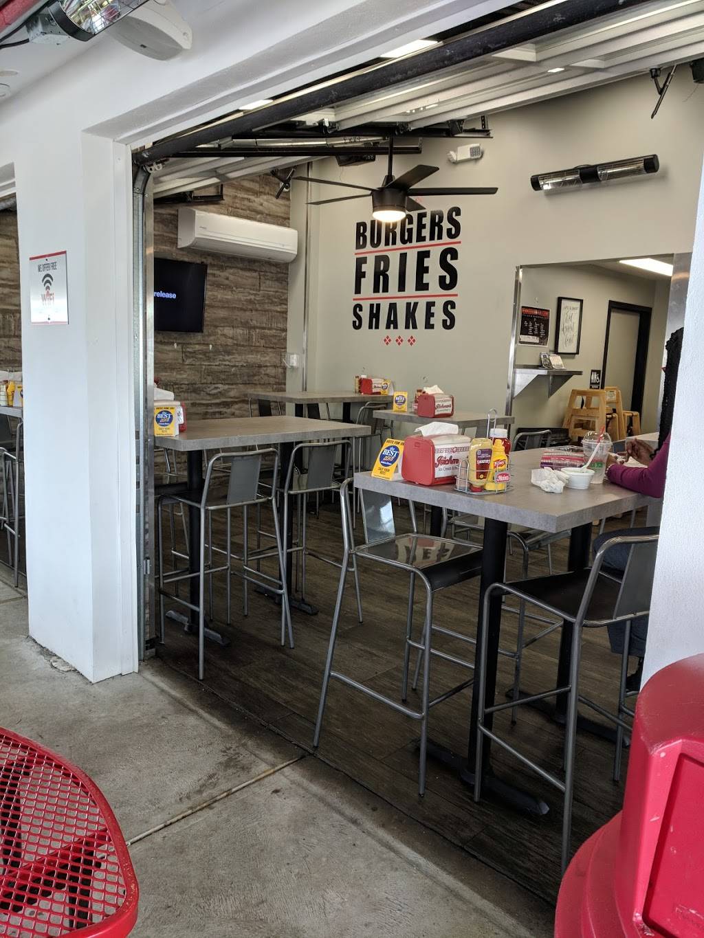 Richmans Ice Cream & Burger Co. | restaurant | 6935 Emilie Rd, Levittown, PA 19057, USA | 2159431801 OR +1 215-943-1801