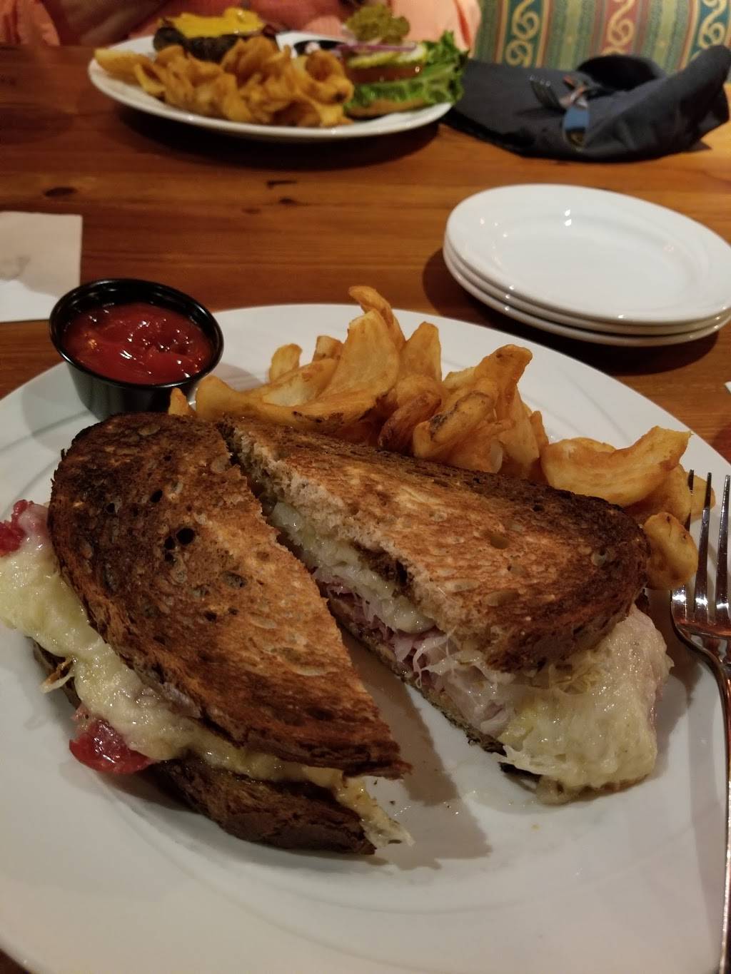 An Tobar Irish Pub | restaurant | Sheraton Orlando North Hotel, 600 North Lake Destiny Road, Maitland, FL 32751, USA | 4075517627 OR +1 407-551-7627