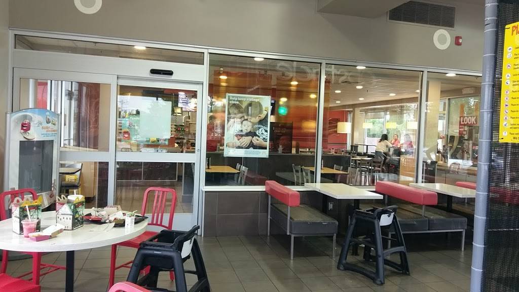 McDonalds | restaurant | 4007 W Baring Trace, Peoria, IL 61615, USA | 3096933540 OR +1 309-693-3540