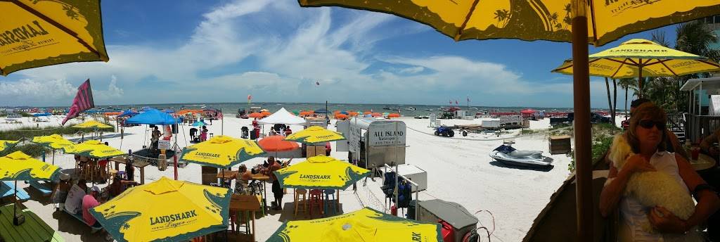 Hurricane Tinas | restaurant | 61 Avenue C, Fort Myers Beach, FL 33931, USA | 2397659647 OR +1 239-765-9647