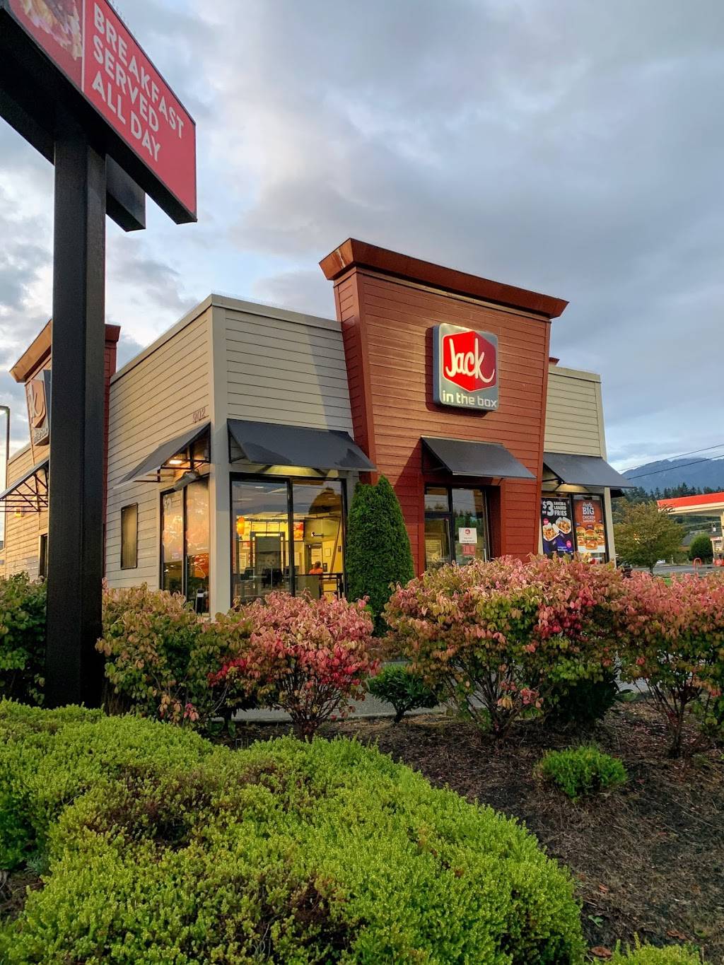 Jack in the Box | restaurant | 902 E Front St, Port Angeles, WA 98362, USA | 3604175187 OR +1 360-417-5187