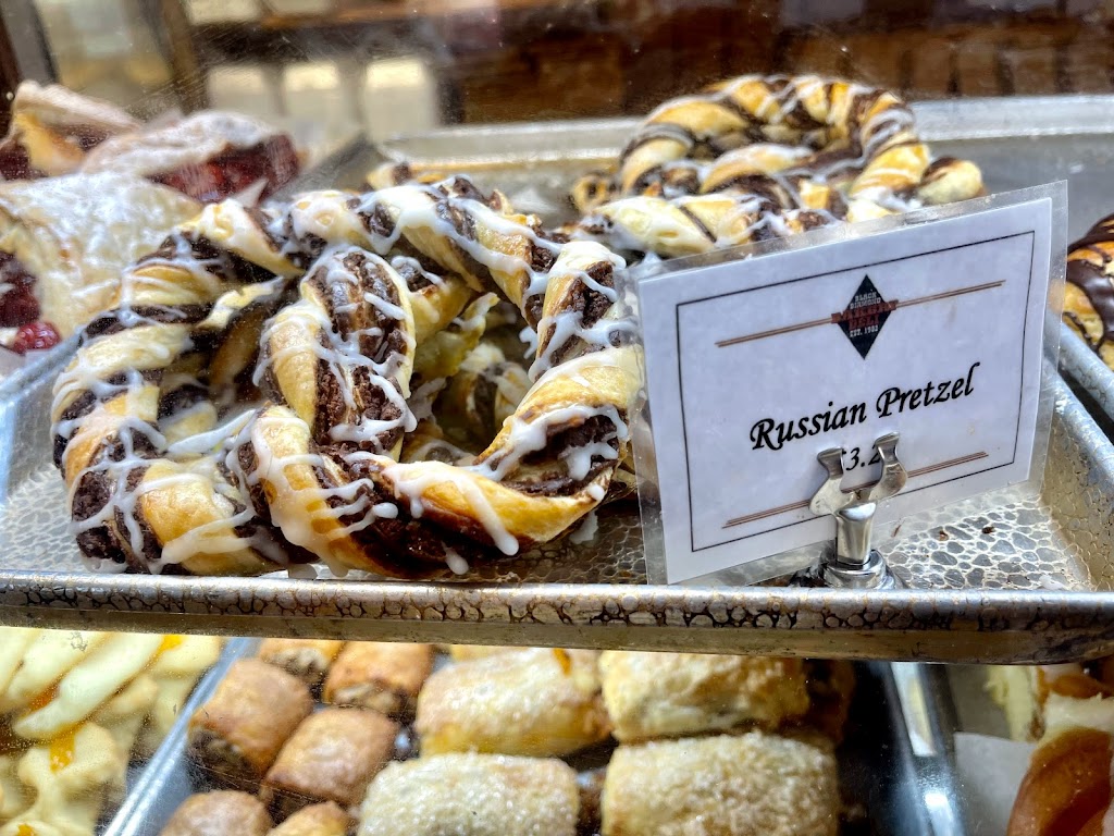 Black Diamond Bakery & Deli | bakery | 32805 Railroad Ave, Black Diamond, WA 98010, USA | 3608862235 OR +1 360-886-2235