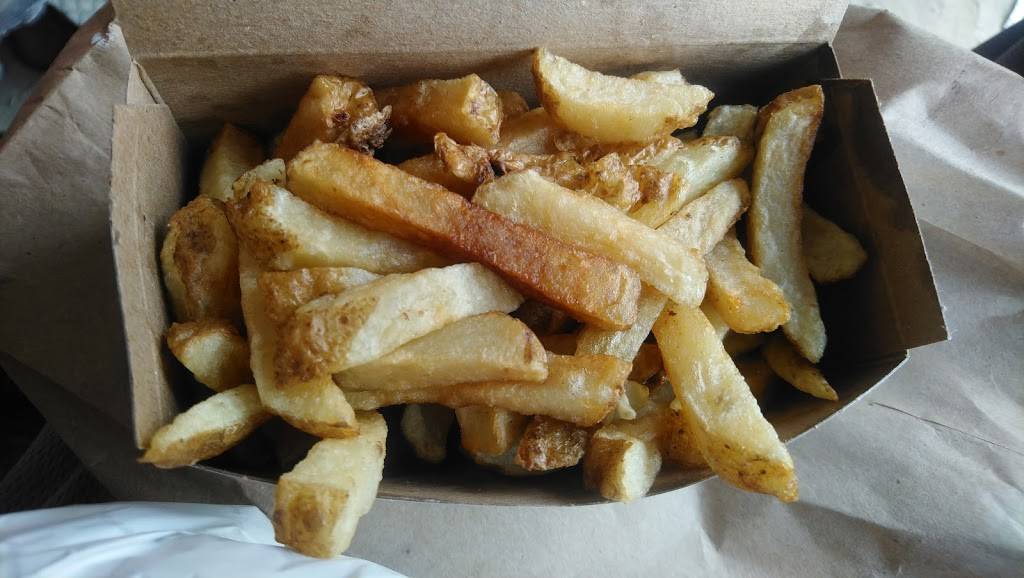 Johnny Burger | restaurant | 847 Innisfil Beach Rd, Innisfil, ON L9S 1Y8, Canada | 7054312218 OR +1 705-431-2218