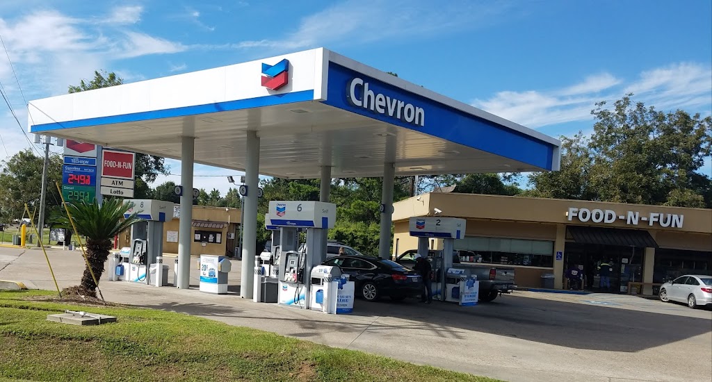 Food-N-Fun | restaurant | 156 W Mills Ave, Breaux Bridge, LA 70517, USA | 3373322420 OR +1 337-332-2420