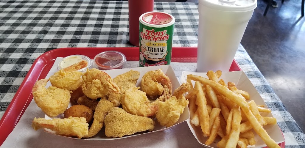 Mels diner + Shays crawfish shack | restaurant | 3639 Front St, Winnsboro, LA 71295, USA | 3183725573 OR +1 318-372-5573