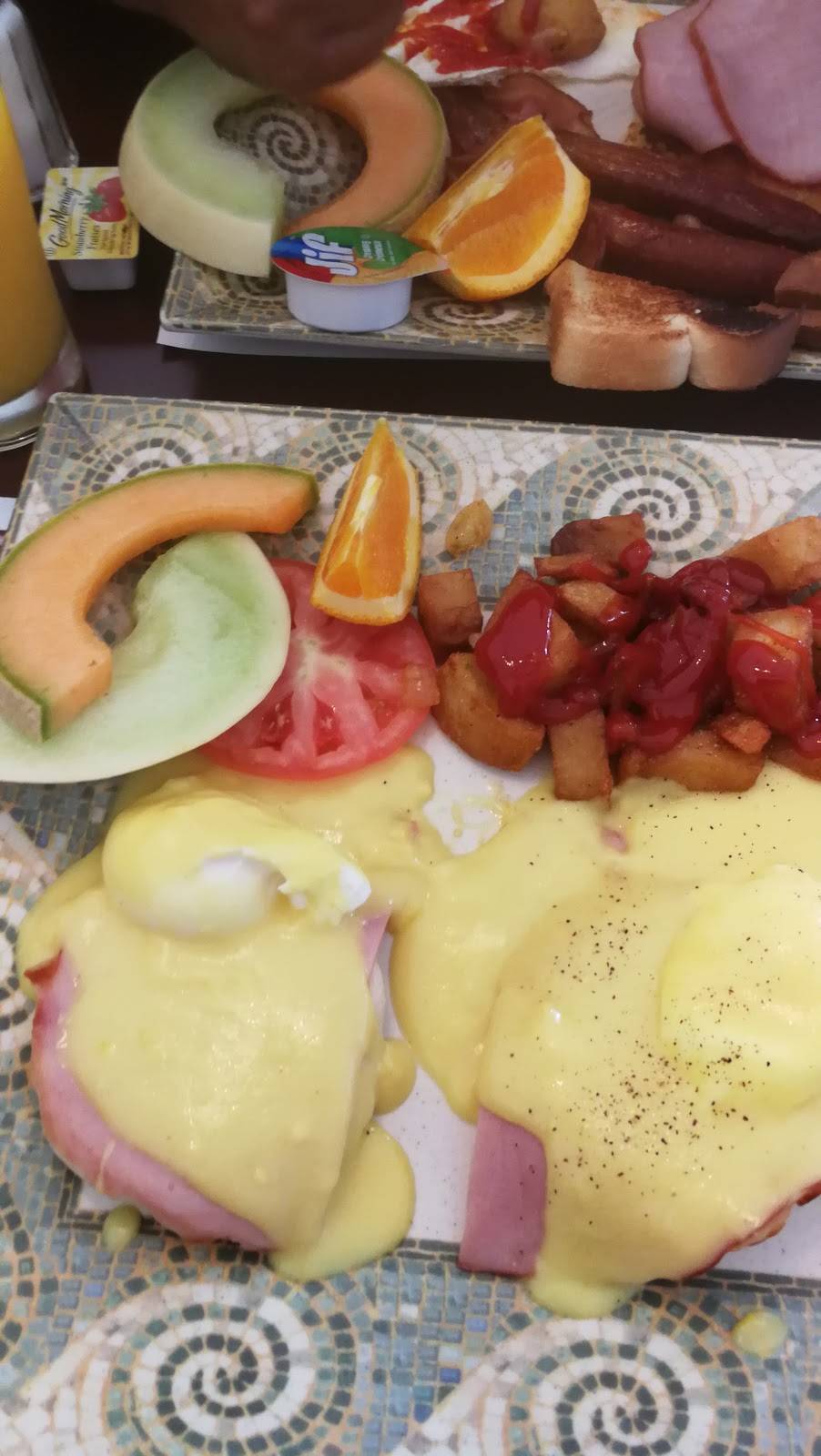 Miss Hawkesbury | restaurant | 254 Main St W, Hawkesbury, ON K6A 2L8, Canada | 6136324473 OR +1 613-632-4473