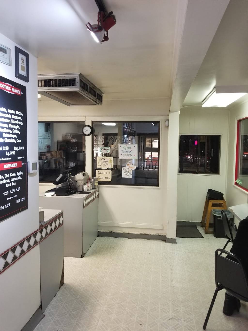 Scooters Burgers | restaurant | 5802 24th Ave NW, Seattle, WA 98107, USA | 2067822966 OR +1 206-782-2966