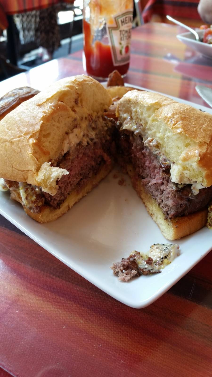 Octane InterLounge | restaurant | 124 N Main St, Rockford, IL 61101, USA | 8159654012 OR +1 815-965-4012