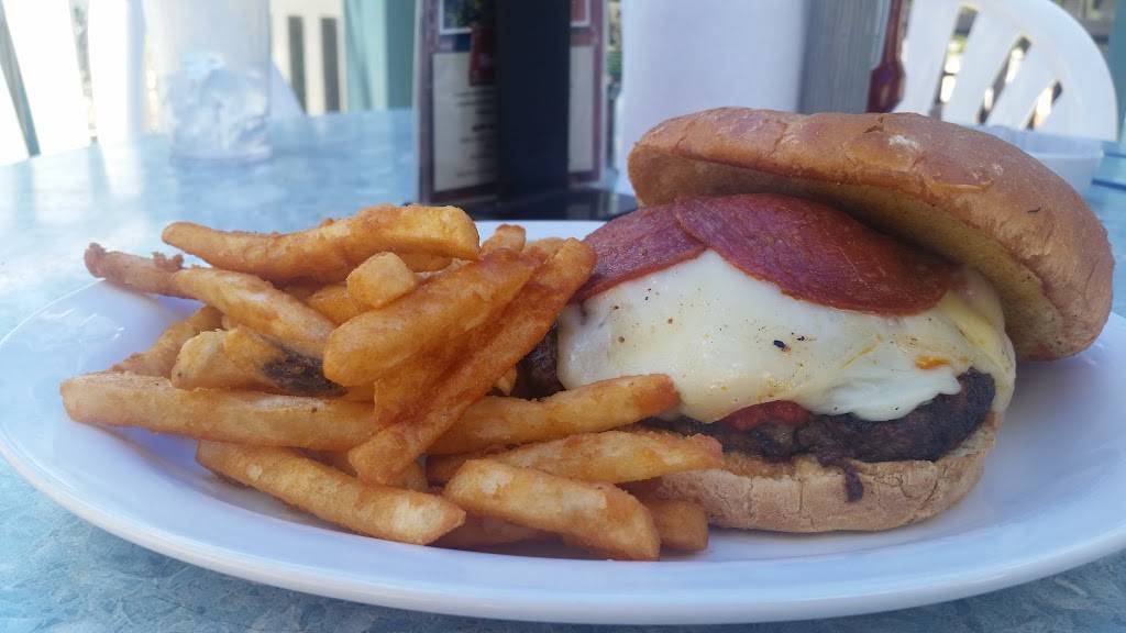 Molly Goodheads Raw Bar & Restaurant | restaurant | 400 Orange St, Ozona, FL 34660, USA | 7277866255 OR +1 727-786-6255