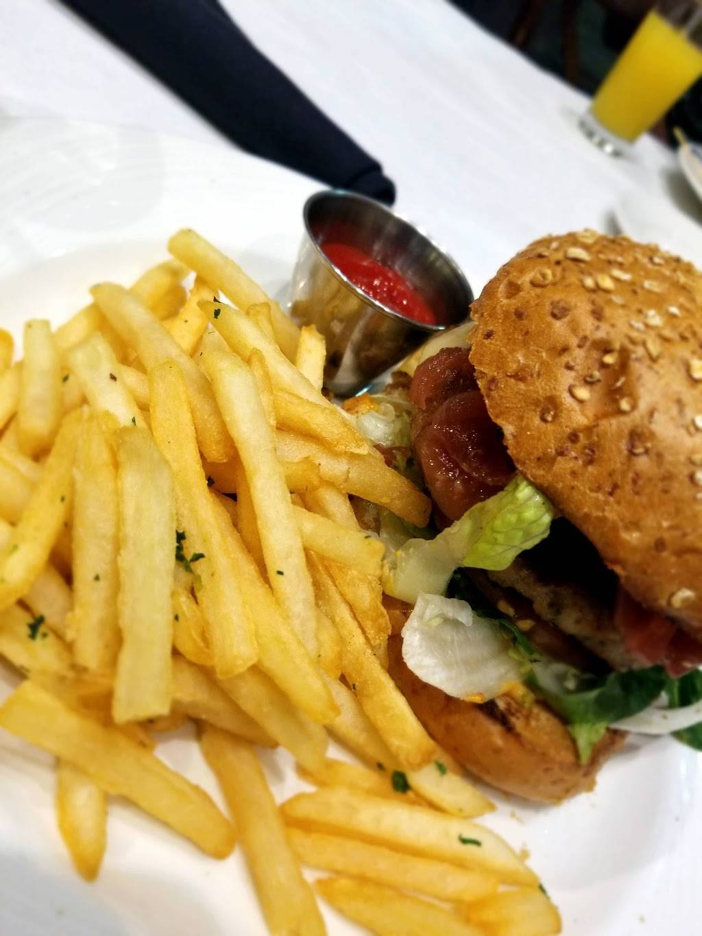 Cafe Deluxe | restaurant | 2201 M St NW, Washington, DC 20037, USA | 2025247815 OR +1 202-524-7815