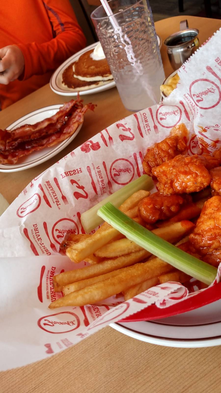 frisch s big boy restaurant, Frischs Big Boy Restaurant wayneda | restaurant | 6800 Bluffton Rd, Fort Wayne, IN 46809, USA | 2607477496 OR +1 260-747-7496