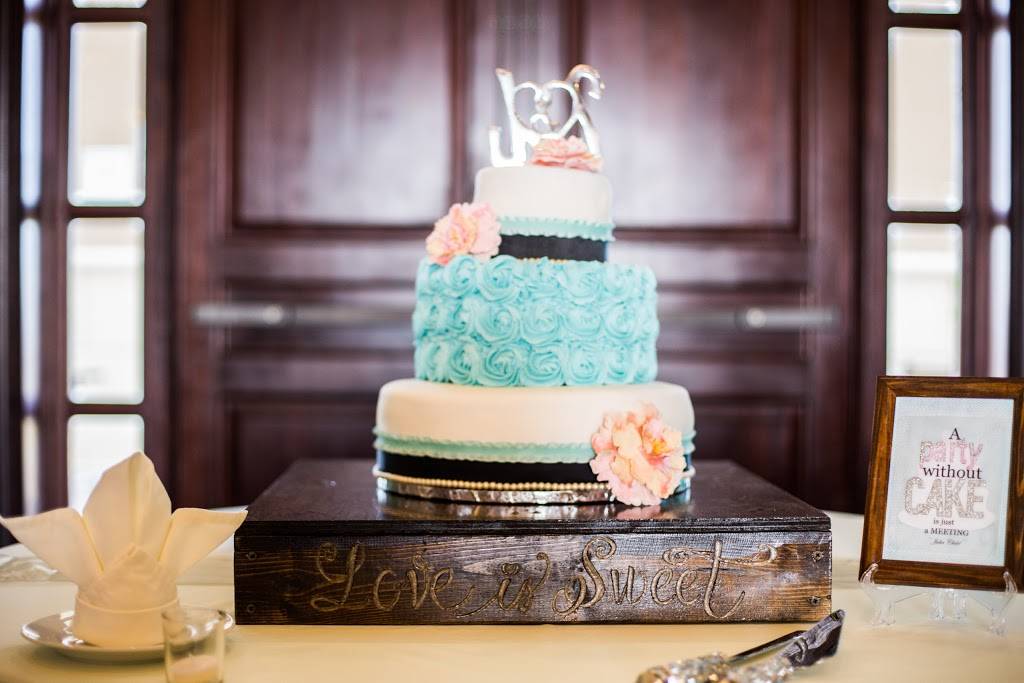 Tradewinds Restaurant | restaurant | 7032 Stadium Pkwy, Melbourne, FL 32940, USA | 3215047771 OR +1 321-504-7771