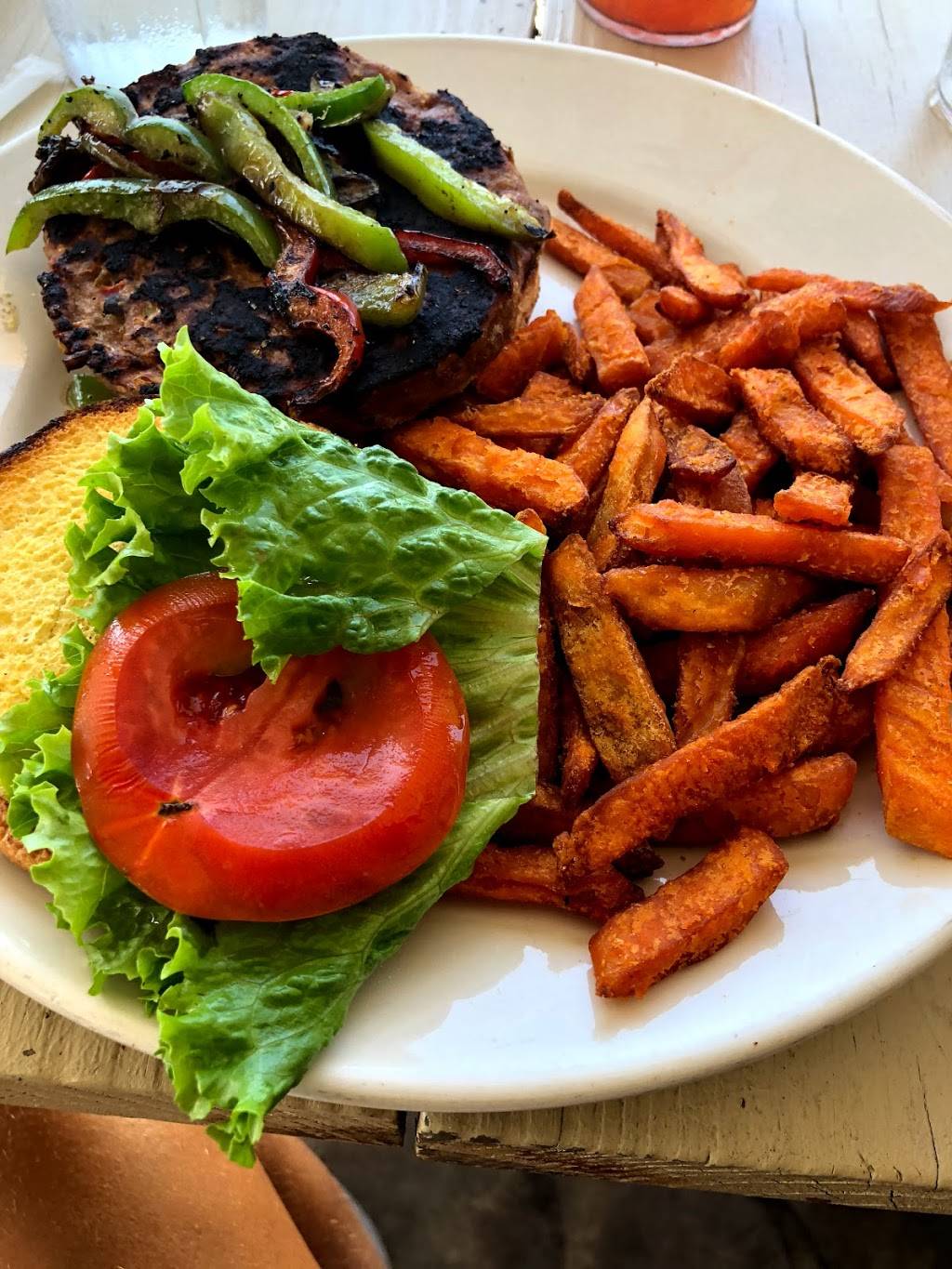 Gulf Drive Cafe | restaurant | 900 Gulf Dr N, Bradenton Beach, FL 34217, USA | 9417781919 OR +1 941-778-1919