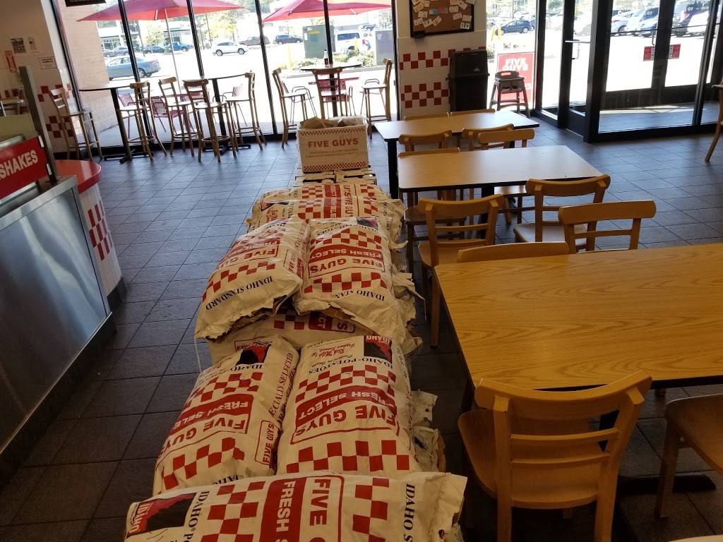 Five Guys | meal takeaway | 316 N Main St, West Hartford, CT 06117, USA | 8602318166 OR +1 860-231-8166