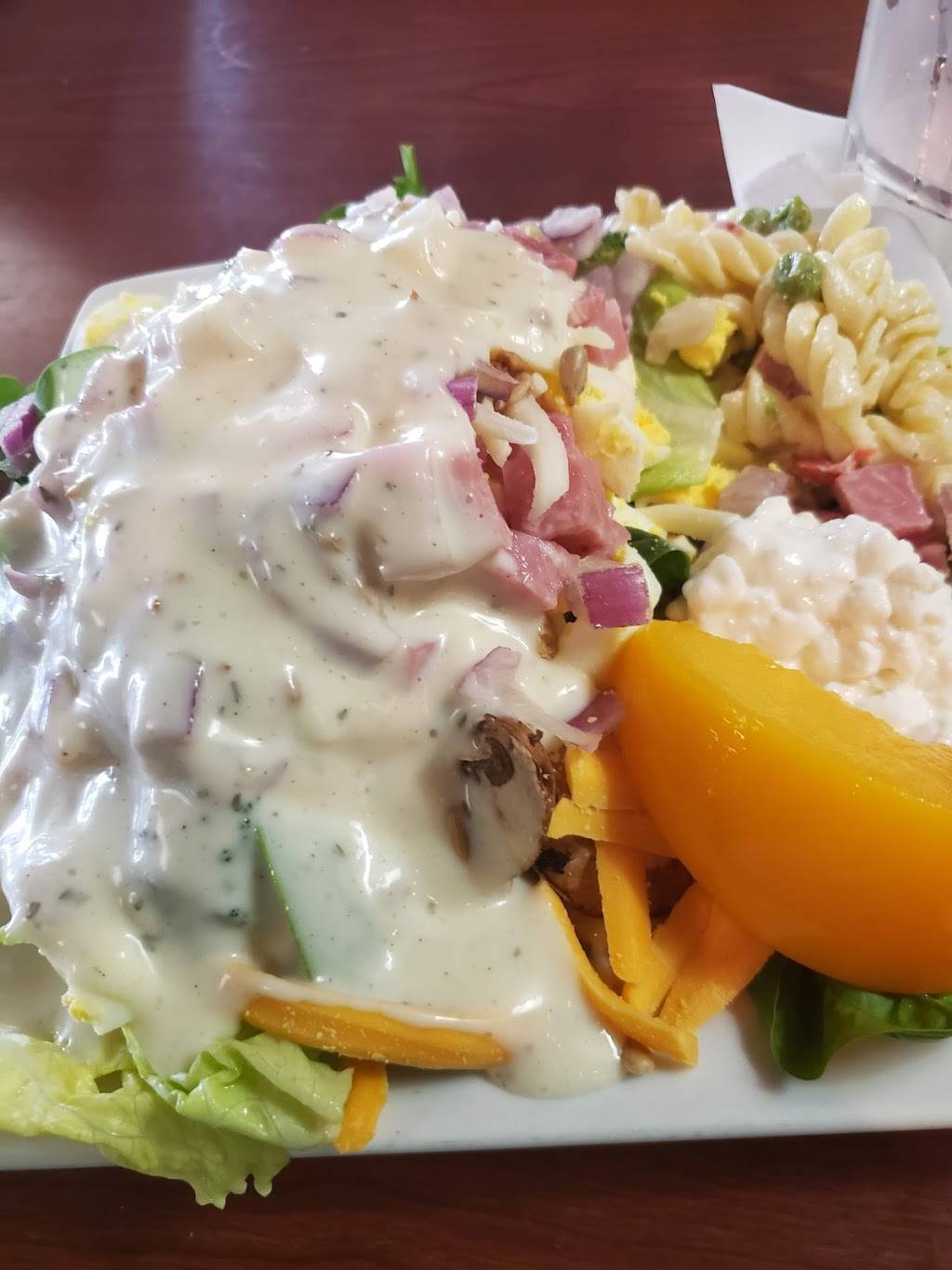 Ruby Tuesday | restaurant | 808 Academy Dr, Bessemer, AL 35022, USA | 2054253152 OR +1 205-425-3152