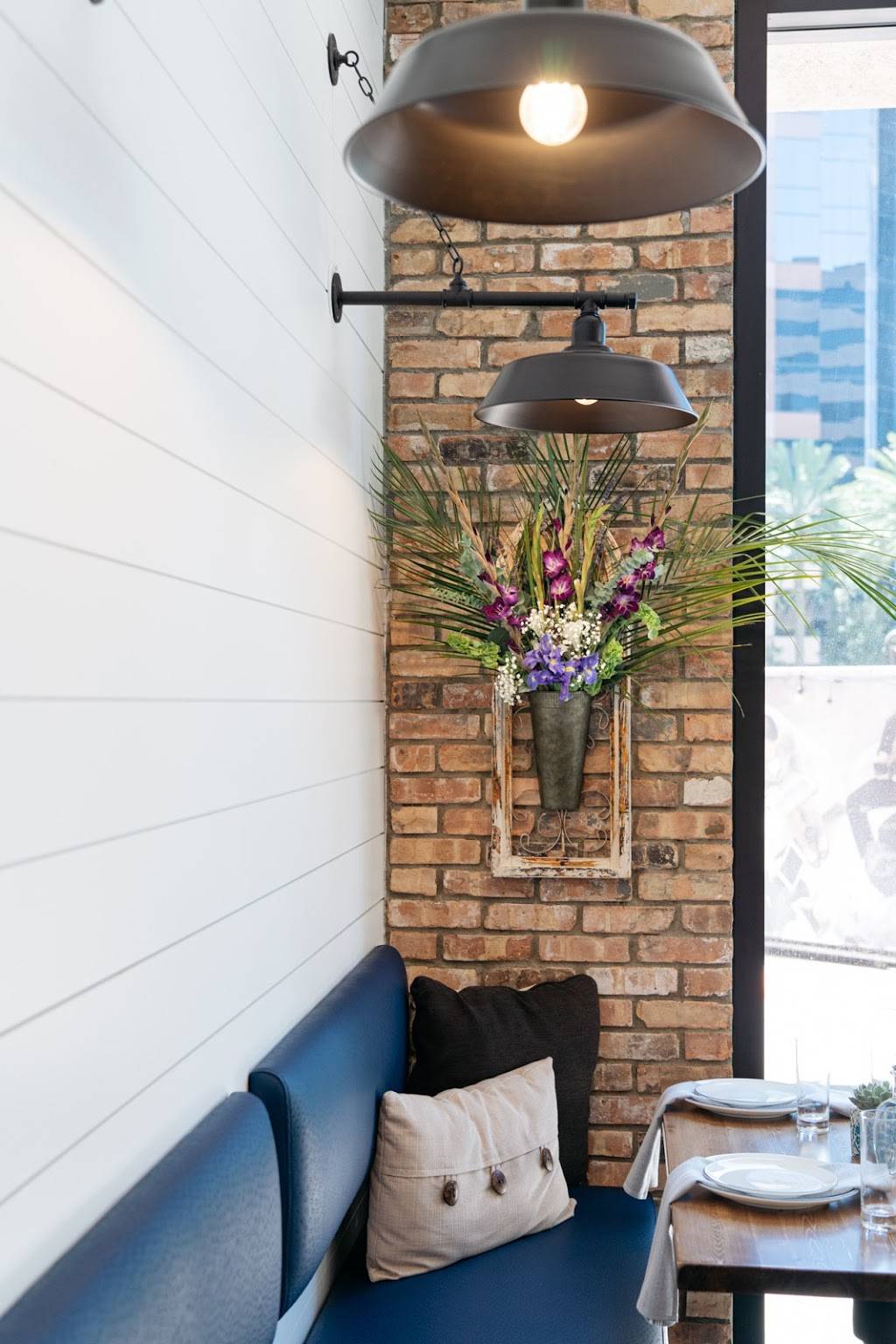 Porch & Swing | restaurant | 2010 Main St Suite 170, Irvine, CA 92614, USA | 9494187988 OR +1 949-418-7988