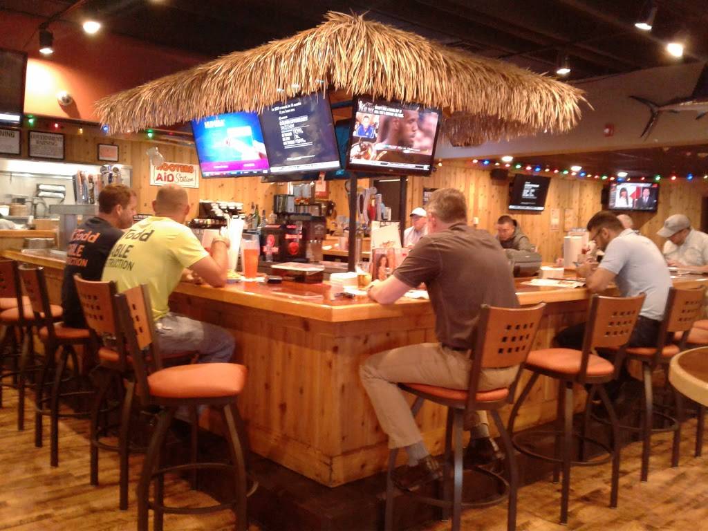 Hooters | restaurant | 70 Wolf Rd, Colonie, NY 12205, USA | 5184389300 OR +1 518-438-9300