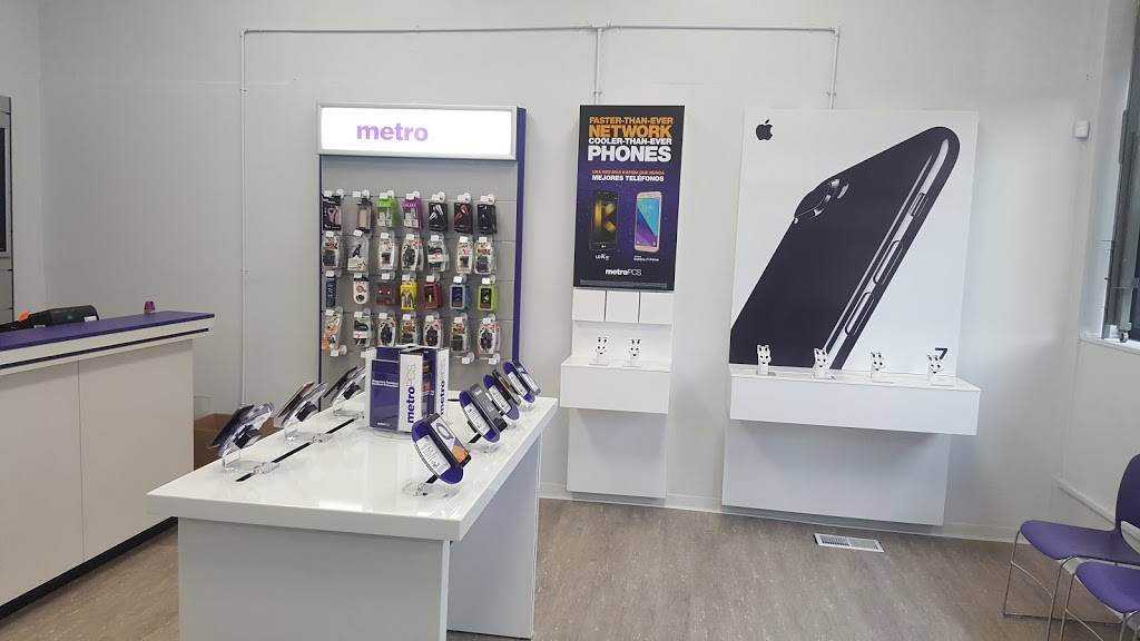 Lowry Grocery & Deli | restaurant | 628 Lowry Ave N, Minneapolis, MN 55411, USA | 6125296000 OR +1 612-529-6000