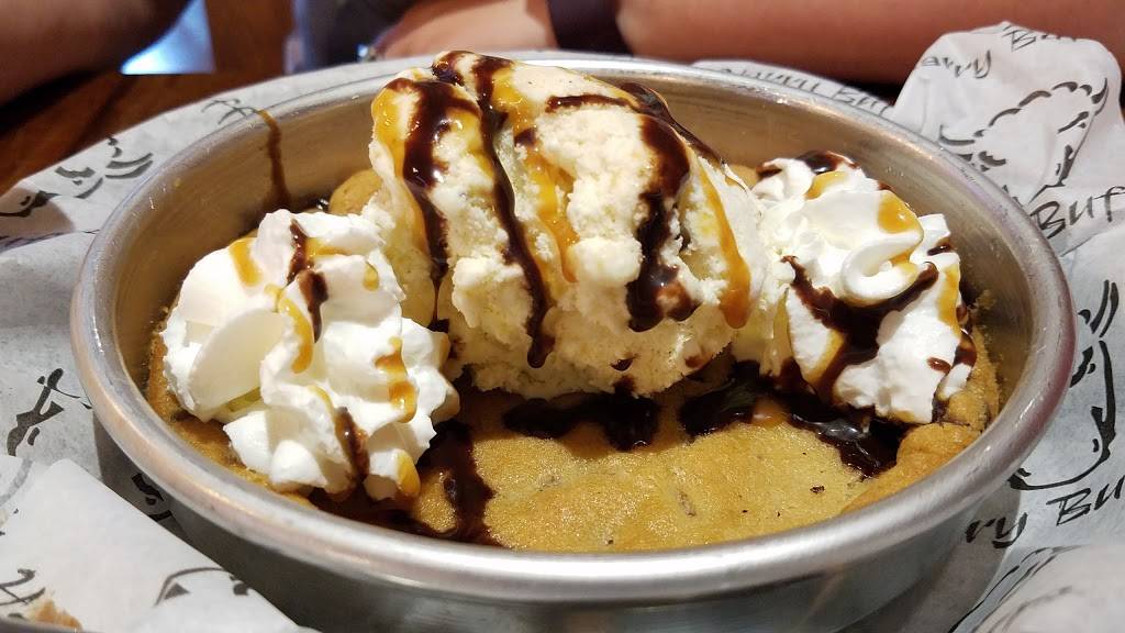 Harry Buffalo Highland | restaurant | 5604 Wilson Mills Rd, Highland Heights, OH 44143, USA | 4404591356 OR +1 440-459-1356