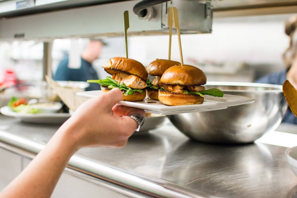 Bar Louie | night club | 234 Frederica St, Owensboro, KY 42301, USA | 2702157723 OR +1 270-215-7723