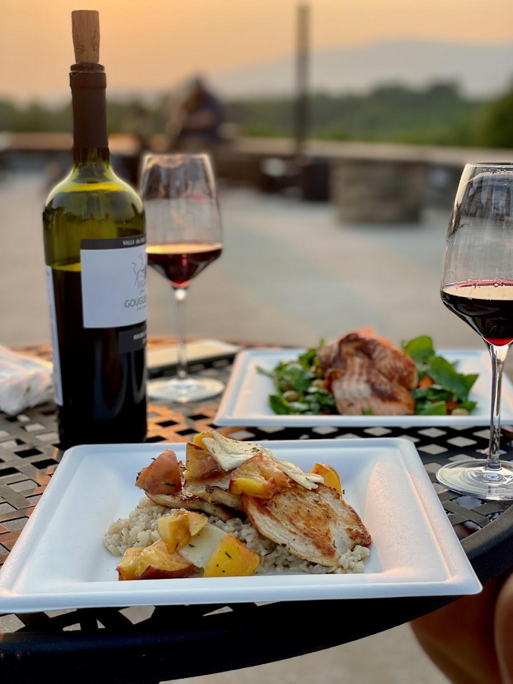 Red Horse Out | restaurant | 45 Winstons Chase Ct, Landrum, SC 29356, USA | 8644576805 OR +1 864-457-6805