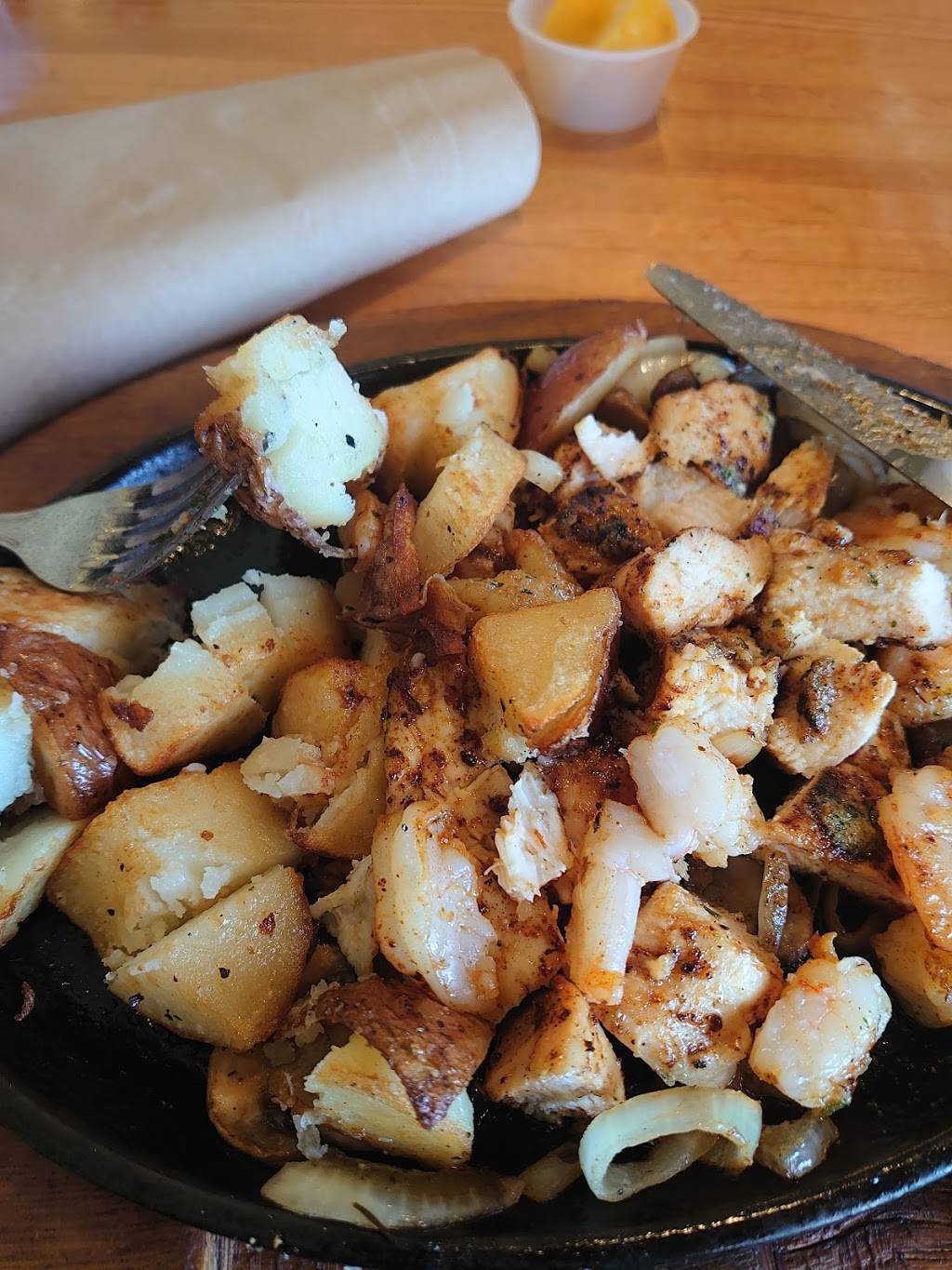 Applebees Grill + Bar | restaurant | 3001 Carter Hill Rd, Montgomery, AL 36111, USA | 3342649064 OR +1 334-264-9064