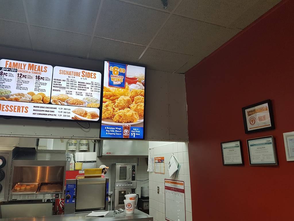 Popeyes | restaurant | 1530 Albion Rd, Etobicoke, ON M9V 1B4, Canada | 4167488302 OR +1 416-748-8302
