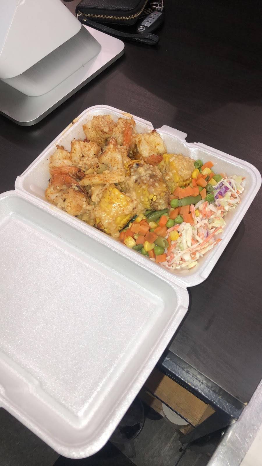 Guggin Cafe and Grill | restaurant | 240-05 Linden Blvd, Elmont, NY 11003, USA | 5162850101 OR +1 516-285-0101