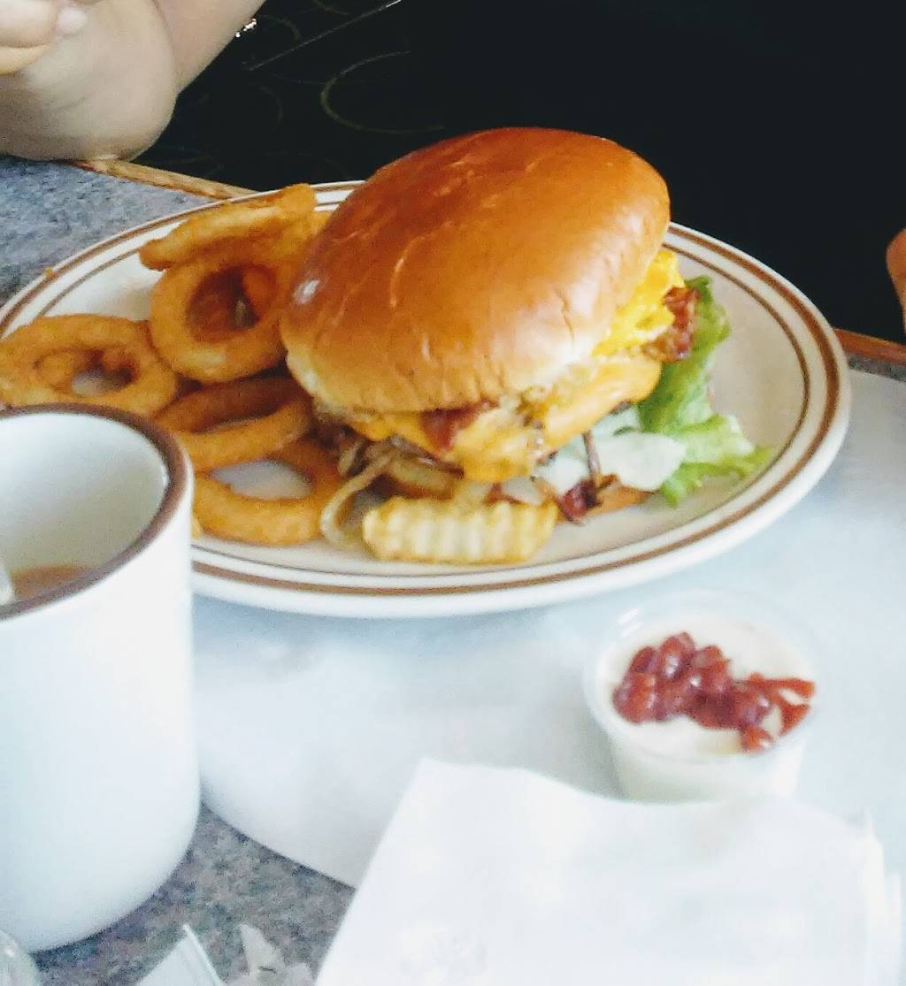 Roosters Restaurant | restaurant | 1521 Yout St, Racine, WI 53404, USA | 2626388383 OR +1 262-638-8383