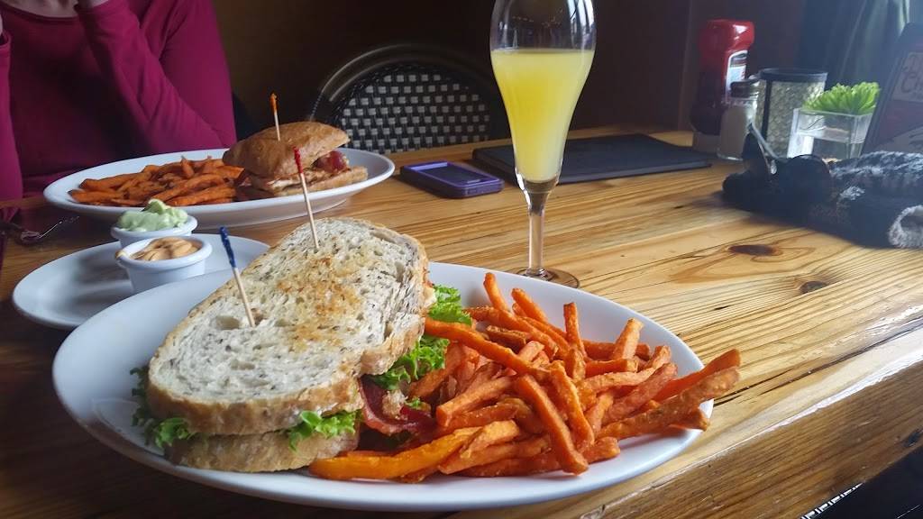 Centraal Grand Café and Tappery | restaurant | 2306 S Kinnickinnic Ave, Milwaukee, WI 53207, USA | 4147550378 OR +1 414-755-0378