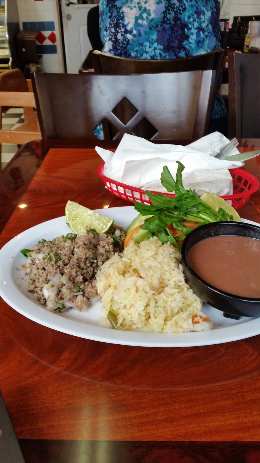 El BUEN GUSTO SALVADOREŇO | restaurant | 2705 Slauson Ave, Huntington Park, CA 90255, USA | 3234849725 OR +1 323-484-9725