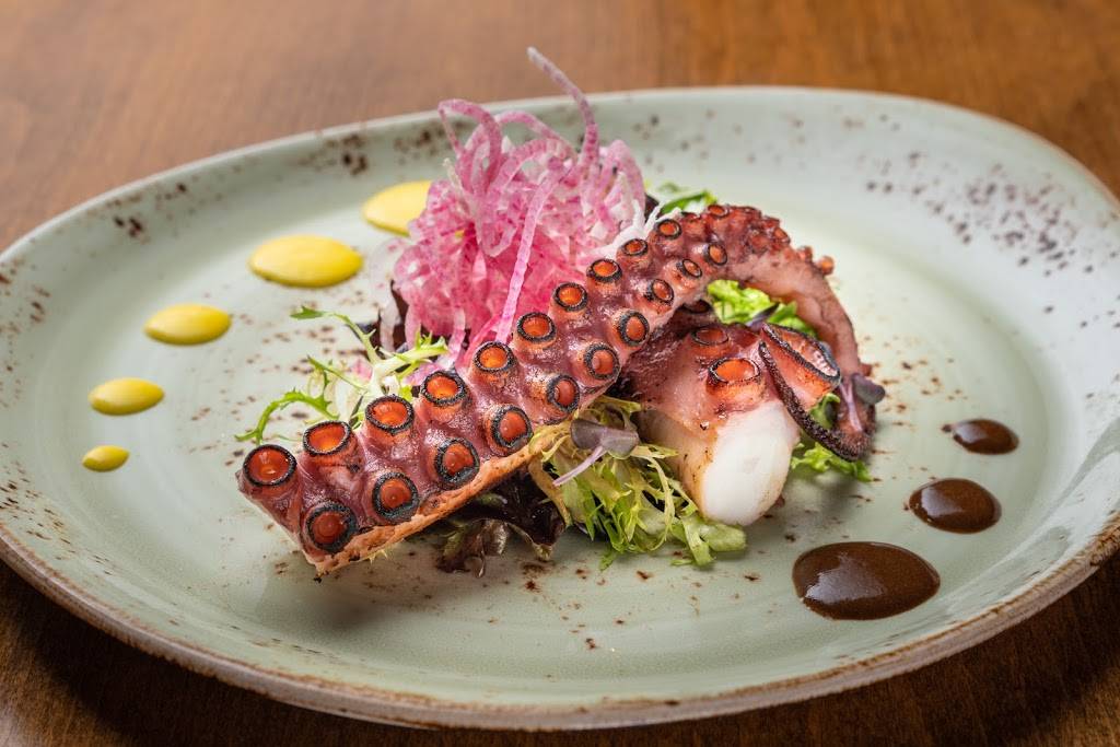 The Catch of the Pelican | restaurant | 475 Seagate Dr, Naples, FL 34103, USA | 2395946325 OR +1 239-594-6325