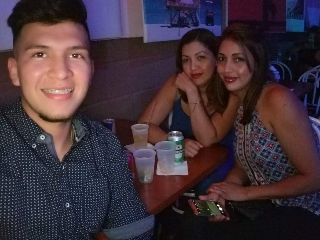 Umbertos | restaurant | 11230 Grandview Ave, Wheaton, MD 20902, USA | 3012839225 OR +1 301-283-9225