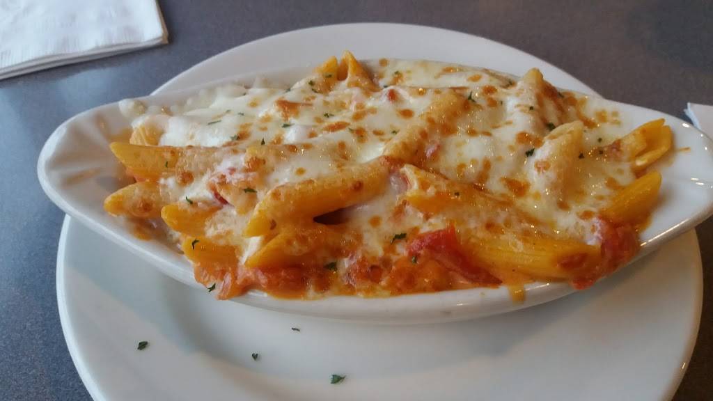 Chelos Hometown Bar & Grille | restaurant | 911 Warren Ave, East Providence, RI 02914, USA | 4014341666 OR +1 401-434-1666