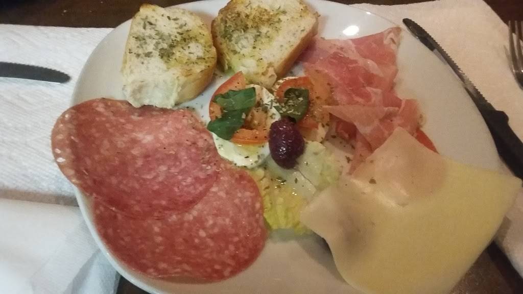 Mirisolas | restaurant | 200 L St, Boston, MA 02127, USA | 6172699701 OR +1 617-269-9701