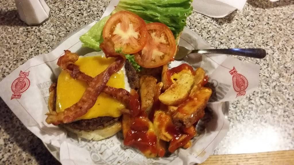 Fuddruckers | restaurant | 16065 W Bluemound Rd, Brookfield, WI 53005, USA | 2627843833 OR +1 262-784-3833