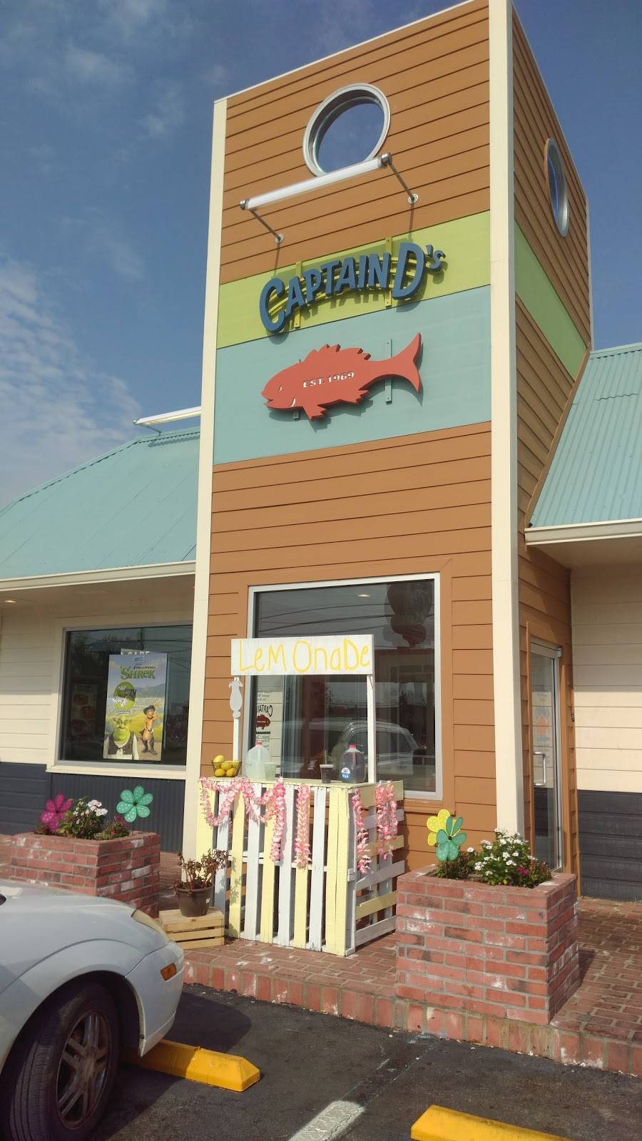 Captain Ds | restaurant | 3588 N Gloster St, Tupelo, MS 38804, USA | 6628447440 OR +1 662-844-7440