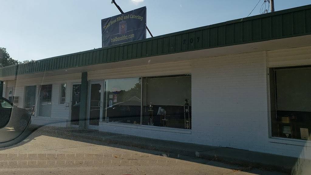 Trail Boss BBQ | restaurant | 207 W Broadway, Ashland, MO 65010, USA | 5734880227 OR +1 573-488-0227