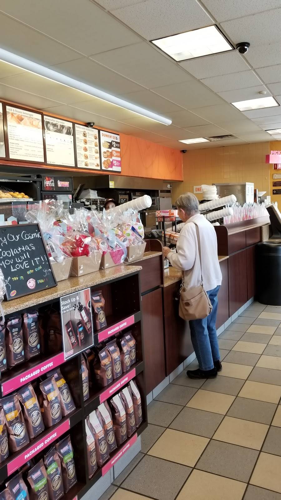 Dunkin | bakery | 369 S Main St, Laconia, NH 03246, USA | 6035245010 OR +1 603-524-5010