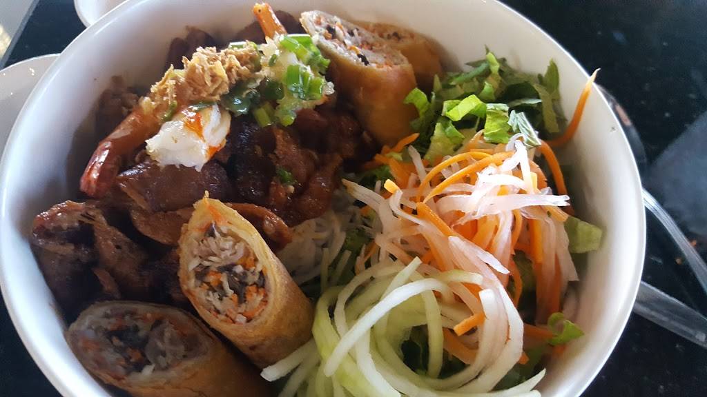 Pho Banh Mi Bistro & Grill | restaurant | 1804 FM646 F, Dickinson, TX 77539, USA | 8323407165 OR +1 832-340-7165