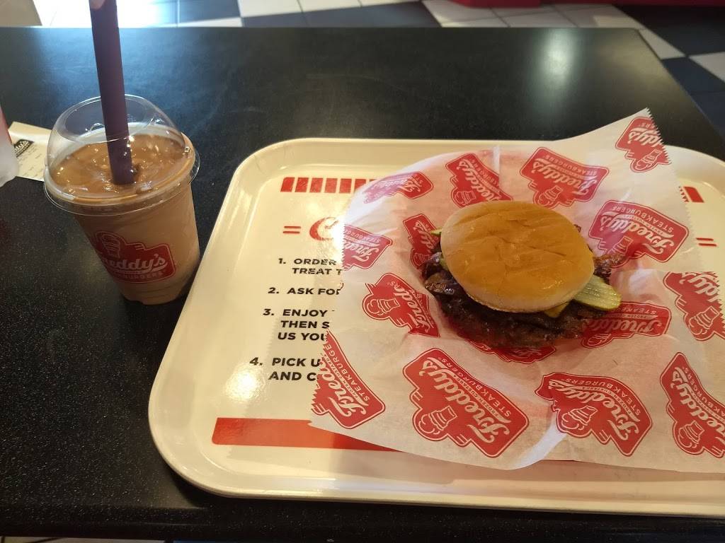 Freddys Frozen Custard & Steakburgers | restaurant | 5150 N Oak Trafficway, Kansas City, MO 64118, USA | 8165992626 OR +1 816-599-2626
