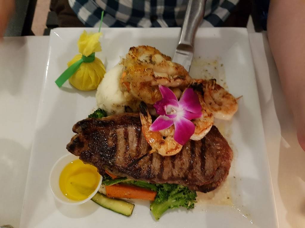 Carlyle Cafe | restaurant | 1250 Ocean Dr, Miami Beach, FL 33139, USA | 3055349414 OR +1 305-534-9414